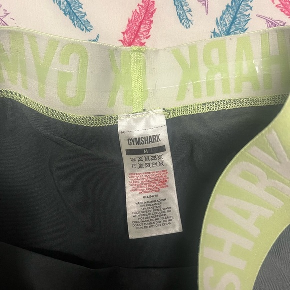 🌸Gymshark Dark Grey with Green Leggings - Picture 3 of 5